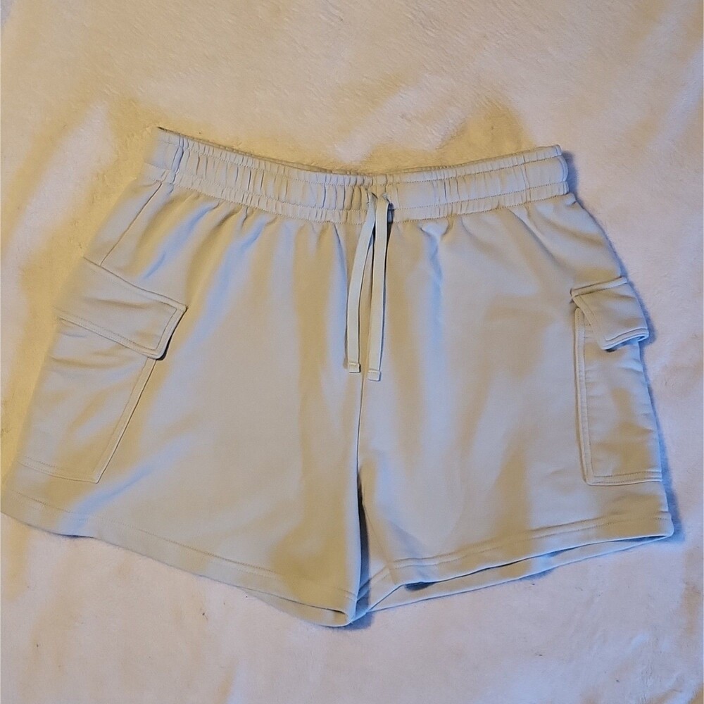 Wild Fable Women's Beige  Shorts Cargo  XL EUC